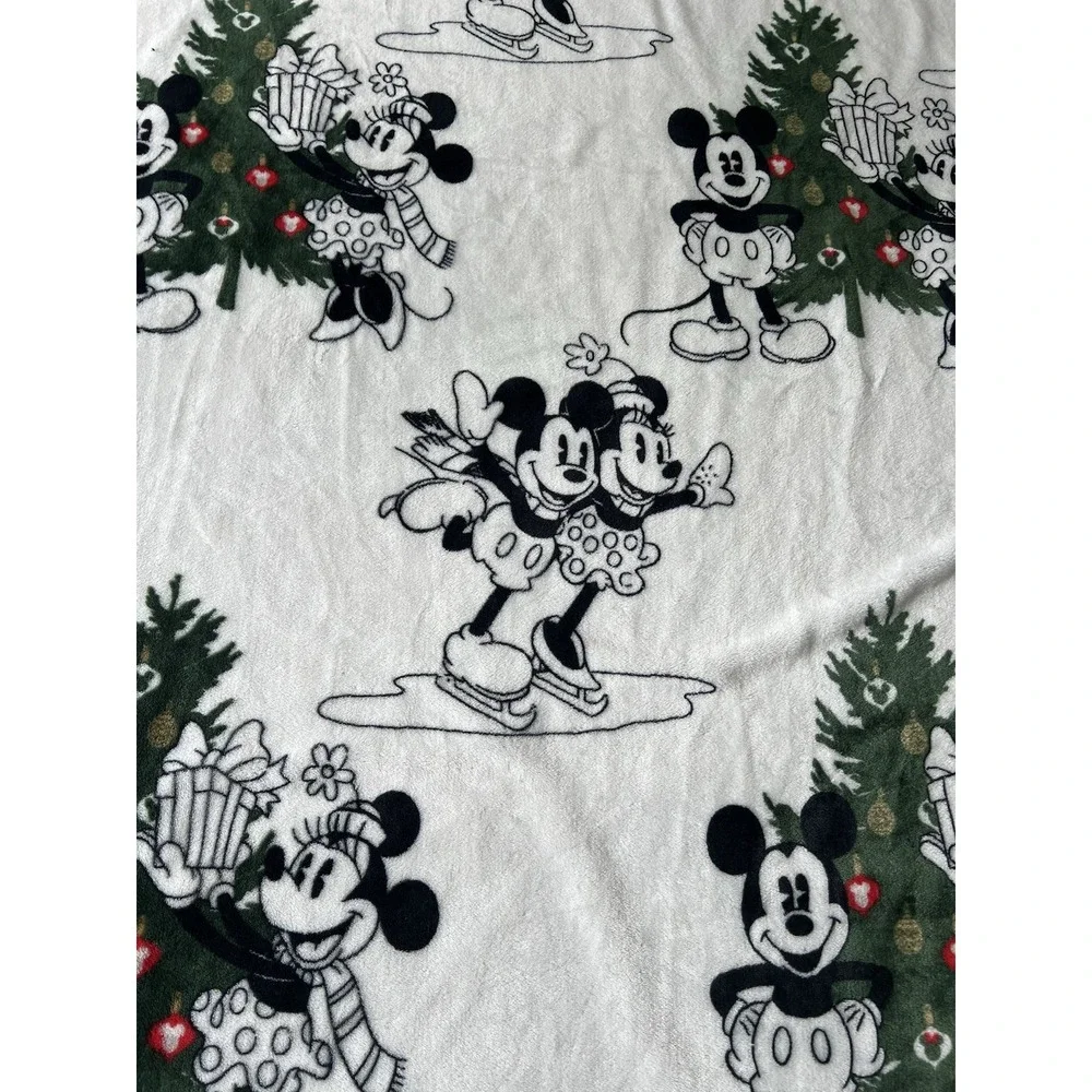 Disney Mickey Minnie Christmas Oversized Sherpa Throw Blanket 58x86 Ice Skating
